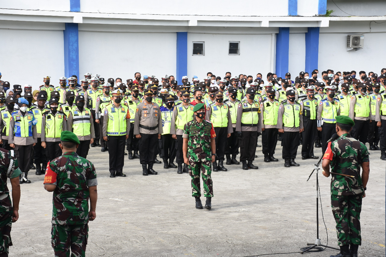 Danrem 073/Makutarama Pimpin Apel Gabungan TNI-Polri Dalam Rangka Kunjungan Presiden RI